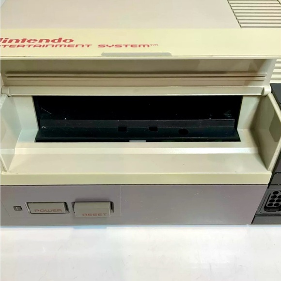 1985 Original Nintendo NES Console With 2 Controllers, Adapter ~ No games! - Picture 8 of 14